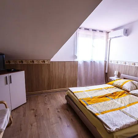 Morocz Vendeghaz 3* Balatonboglár