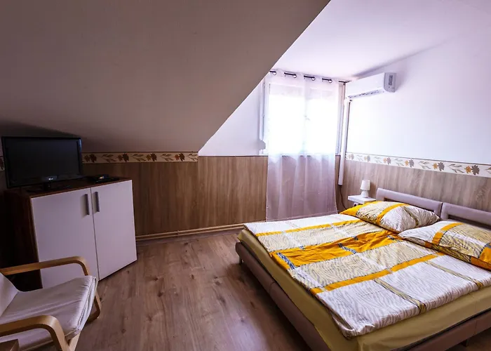 Morocz Vendeghaz 3* Balatonboglár